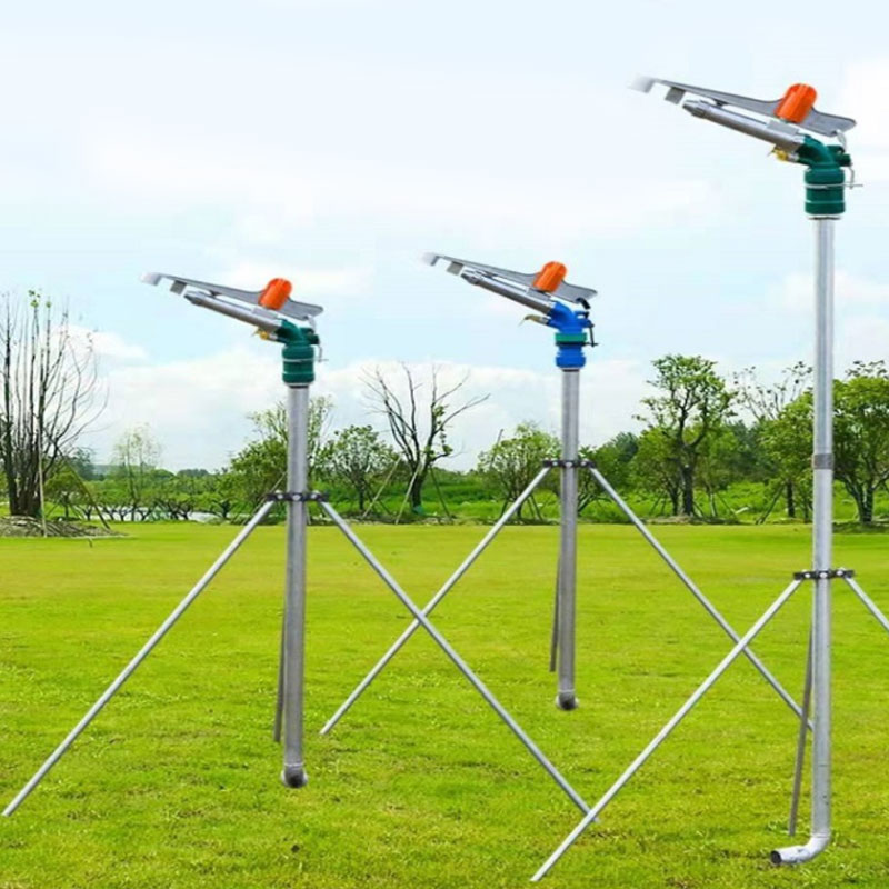 Agriculture Farming System - Landbouwirrigatiesysteem sproeier zware sproeier op een